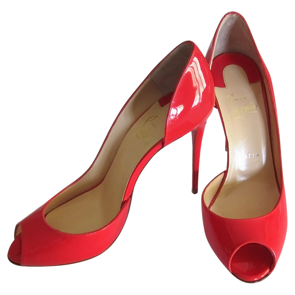 Christian Louboutin Pumps/Peeptoes aus Lackleder in Rot