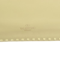Valentino Garavani Clutch aus Leder in Gelb