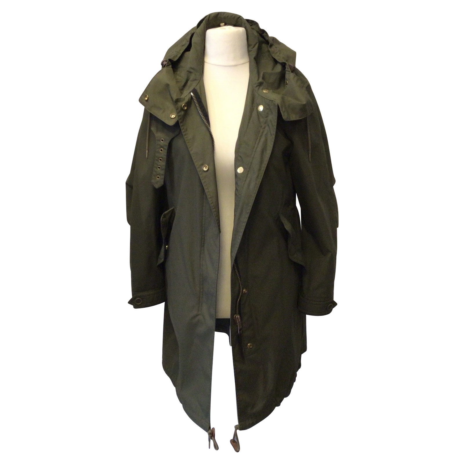 Burberry Jacke/Mantel in Oliv - Second Hand Burberry Jacke/Mantel in Oliv gebraucht  kaufen für 690€ (5782729)
