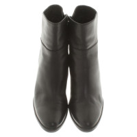 Tod's Boots in Black