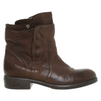 Vera Wang Boots Leather in Brown