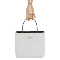 Prada Handtasche aus Leder in Creme