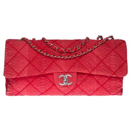 Chanel Classic Flap Bag aus Leder in Rot