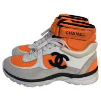 Chanel Sneakers aus Leder in Orange