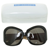 Linda Farrow Sunglasses in the fifties-look