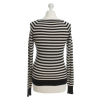 Closed Sweater with stripe pattern