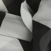 Moschino Foulard en soie avec logo imprimé