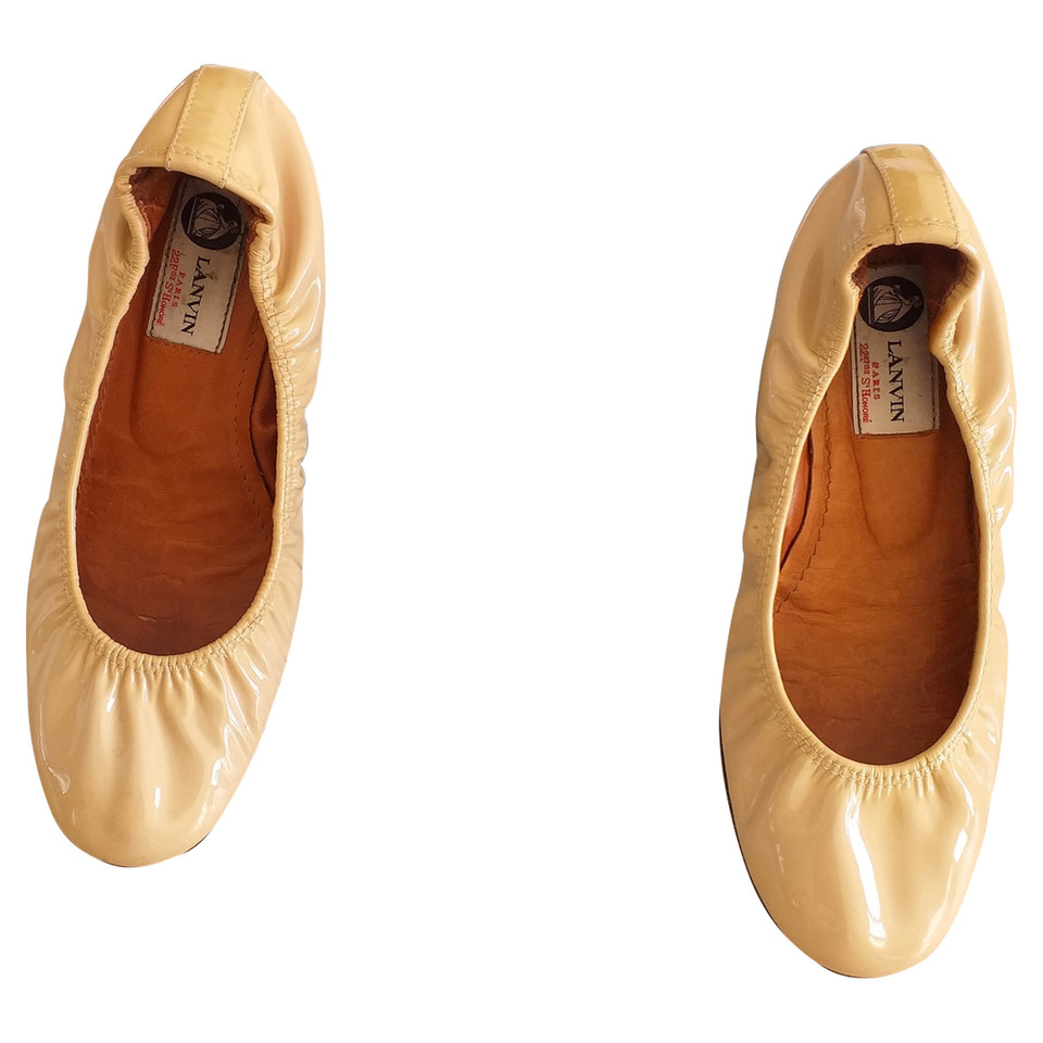 Lanvin Slippers/Ballerinas Patent leather in Beige