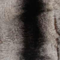 Armani Collezioni veste de la fourrure en gris / marron