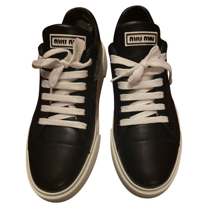 Miu Miu Sneakers aus Leder in Schwarz
