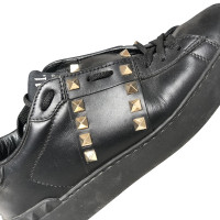 Valentino Garavani Sneakers aus Leder in Schwarz