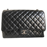 Chanel Classic Flap Bag aus Leder in Schwarz