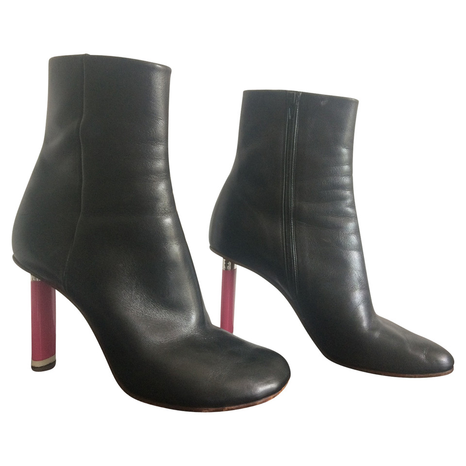 Vetements Ankle boots Leather in Black