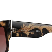 Christian Dior Des lunettes de soleil