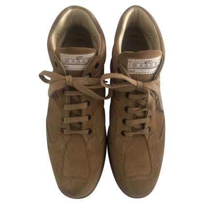 Hogan Sneakers aus Wildleder in Beige