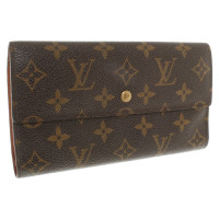 Louis Vuitton Wallet with Monogram pattern