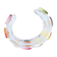 Chanel Armreif aus Acrylglas mit Spielknöpfen