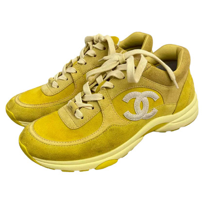 Chanel Sneakers aus Leder in Gelb