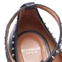 Givenchy Décolleté/Spuntate in Pelle in Nero