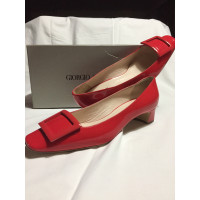 Giorgio Armani Pumps/Peeptoes en Cuir verni en Rouge