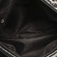 Chanel Umhängetasche aus Kaschmir in Schwarz