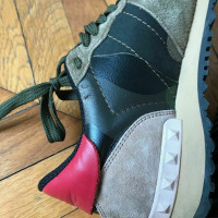 Valentino Garavani Sneakers aus Leder in Khaki