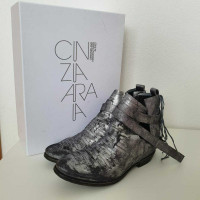 Cinzia Araia Stiefeletten aus Leder in Silbern