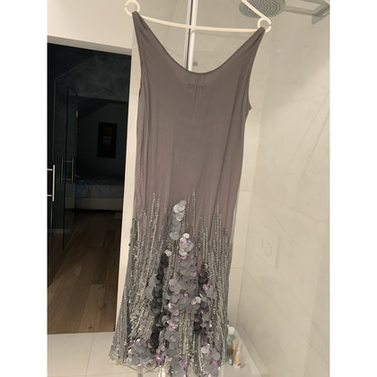 Burberry Kleid aus Seide in Grau