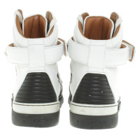 Givenchy chaussures de sport haut-top en noir / blanc