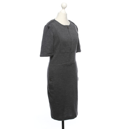 Burberry Kleid aus Wolle in Grau