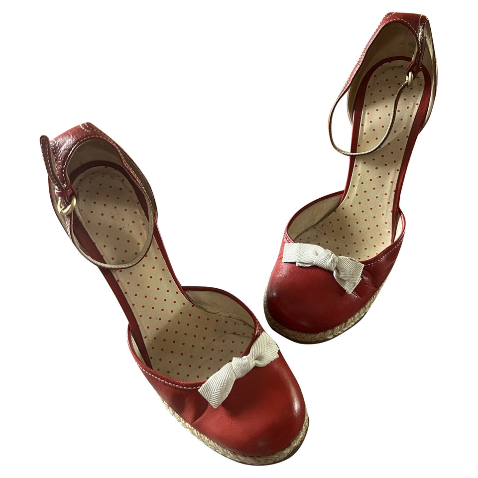 Miu Miu Wedges aus Leder in Rot