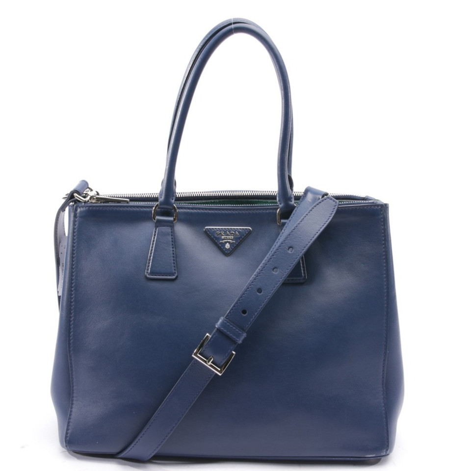 Prada Sac à bandoulière en Cuir en Bleu