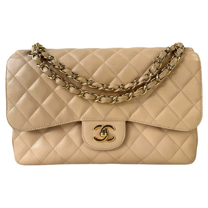 Chanel Classic Flap Bag aus Leder in Beige