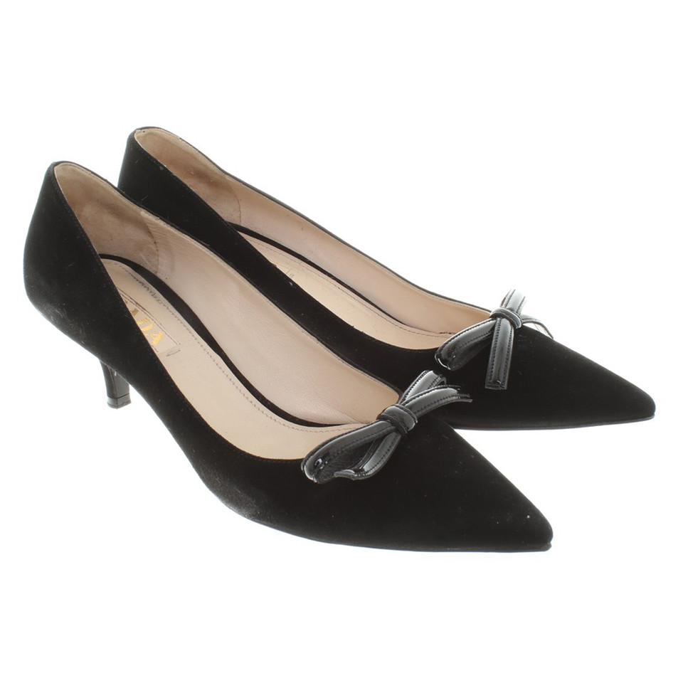 Prada pumps in black