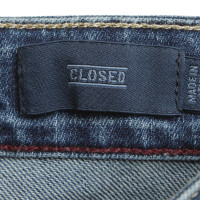 Closed Shorts in Blau