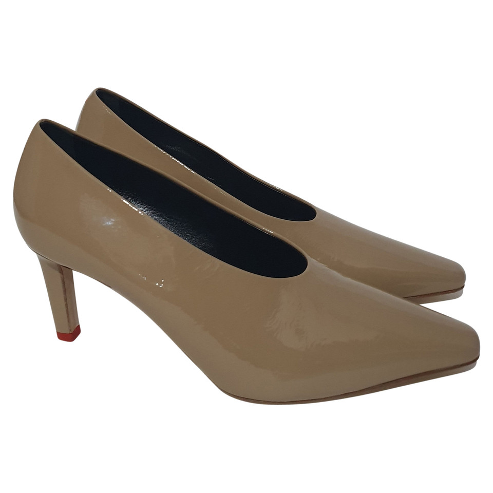 Aeyde Pumps/Peeptoes en Cuir verni en Beige