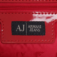 Armani Shoppers in het rood