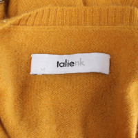 Andere merken TalieNK - Sweater in mosterd