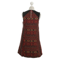 Bcbg Max Azria Kleid mit Azteken-Muster