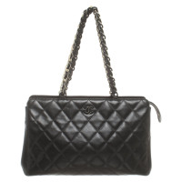 Chanel Handtasche aus Leder in Schwarz