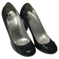 Moschino Love Pumps/Peeptoes Patent leather in Black