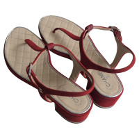 Chanel Sandalen aus Wildleder in Rot