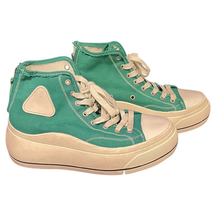 Off White Sneakers Canvas in Groen