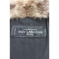 Guy Laroche Jacke/Mantel aus Pelz in Schwarz