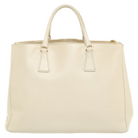 Prada Handtasche aus Leder in Beige