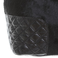 Chanel Handtasche mit schwarzem Pelz
