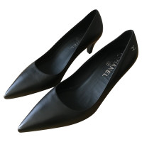 Chanel Pumps/Peeptoes aus Leder in Schwarz