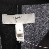 Joie Jacke/Mantel aus Seide in Schwarz
