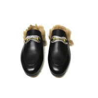 Gucci Princetown Slipper mit Fell aus Leder in Schwarz