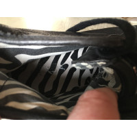 Guess Chaussures à lacets en Cuir en Noir